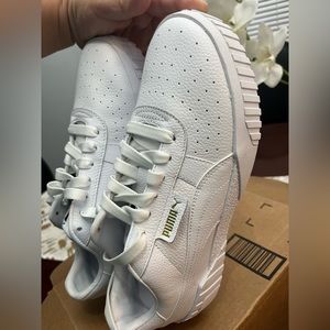 PUMA Cali Women's Sneakers 9.5 men/11 woman. Comes with a replacement box